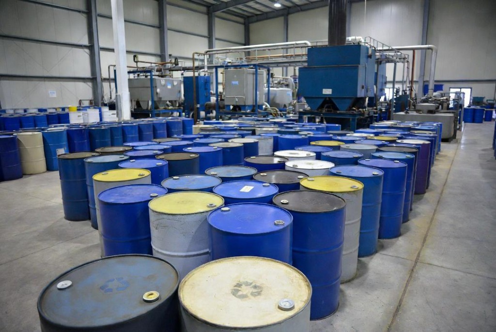 Warehouse drum storage