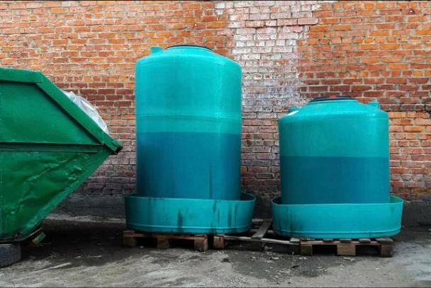 Industrial oil storage tanks
